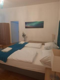 Budget & Comfy 4 Apartments Perfect for Groups - 8