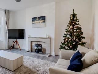 Luxury 3-Bed Cirencester Apartment with garden, parking and EV charger - 9