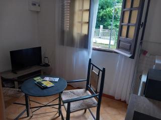 Studio calme, ventilé dans écrin de verdure 2mns de la plage, du bourg - 0