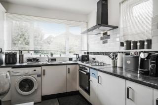 Your Brixton Escape Bright 2-Bed With Garden - 9
