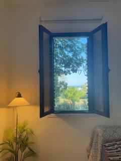 Tranquil Poolside apartment with stunning views - 3