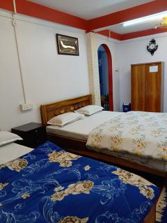 Bloomfield Farmhouse 2 - 4