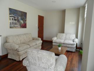 2D con patio y parrillero privado en Calacoto - 0