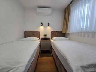 Osijek LUXURY Center Apartment - self check in, 2 parking spaces, balcony, elevator - 8
