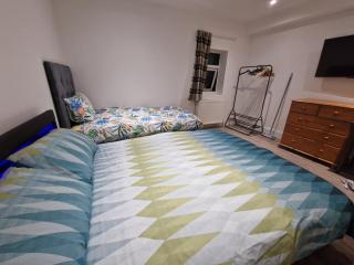 Newly Renovated Room, 1 Double & 1 Single Bed, Private Ensuite, Peckham Rye Zone 2 - 4