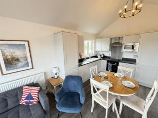 Lake and Tide Lodge - 2