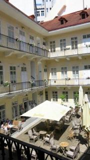 Magnificent apartment in the center of Prague - 8