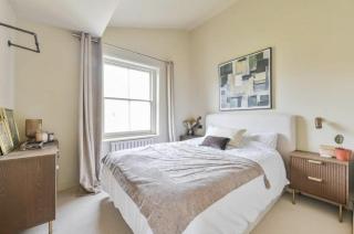 Designer Duplex in the Heart of Little Venice - 4