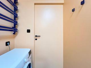 Mid Modern Central Studio - 9