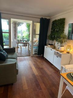 spacieux Appartement 2 pièces avec jardin Privatif FH007 Mer&Plages-Piscine chauffée à partir du 04 Avril Parking couvert - climatisation - vue Mer -cap Estérel Pierre et vacances - 7