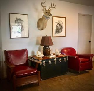 Creekside Cabin in Llano Ideal for a Weekend Getaway in Texas Hill Country - 3