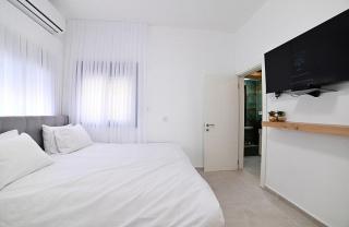 אחוזת סנטוריני - וילה מהממת עם בריכה וג'קוזי בעין יעקב - 3