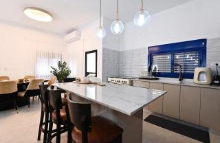 אחוזת סנטוריני - וילה מהממת עם בריכה וג'קוזי בעין יעקב - 7