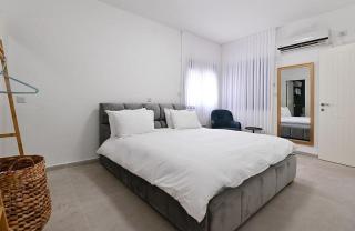 אחוזת סנטוריני - וילה מהממת עם בריכה וג'קוזי בעין יעקב - 6