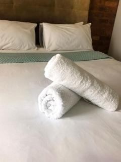 Stylish Modern Apartment in the heart of Maboneng, Free Wifi and Netflix - 9