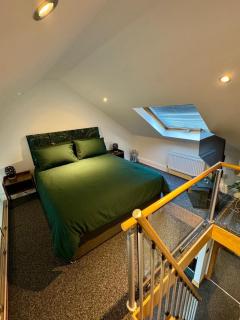 Boutique Spa apartment with Balcony & River Views - 6