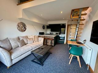 Boutique Spa apartment with Balcony & River Views - 2