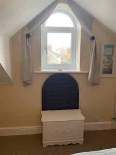 Large 2 bedroom town centre flat with free parking - 6