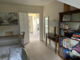 Large 2 bedroom town centre flat with free parking - 1