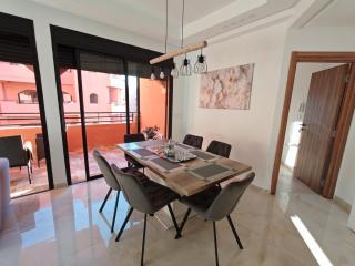 Elegant Apartment with King-Size Bed, Premium Amenities, 5 Pools & Free Parking - 5