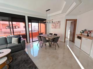 Elegant Apartment with King-Size Bed, Premium Amenities, 5 Pools & Free Parking - 6