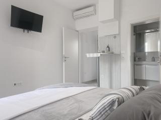 Paladin Studio Apartments - 2