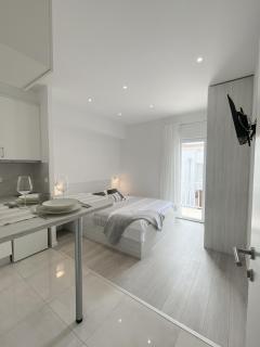 Paladin Studio Apartments - 7