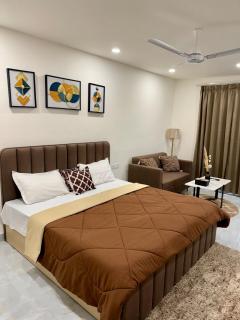Cozy Studio with Private Terrace & Golf Course View Road - 8
