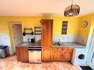 A Perfect Work Base & Family House in Fishpoads - 3