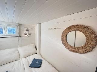 Large barge, unique and atypical, parking, EVSE - 9