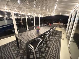 Large barge, unique and atypical, parking, EVSE - 8