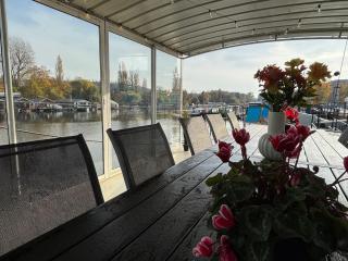 Large barge, unique and atypical, parking, EVSE - 6