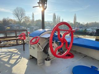 Large barge, unique and atypical, parking, EVSE - 5