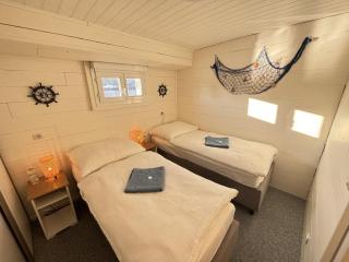 Large barge, unique and atypical, parking, EVSE - 3