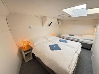 Large barge, unique and atypical, parking, EVSE - 1