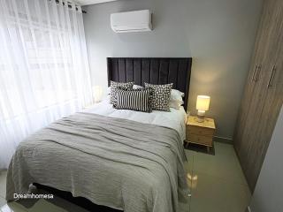 Ultra modern 3 bedroom garden apartment - 8