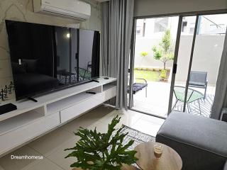 Ultra modern 3 bedroom garden apartment - 6