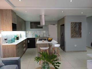 Ultra modern 3 bedroom garden apartment - 5
