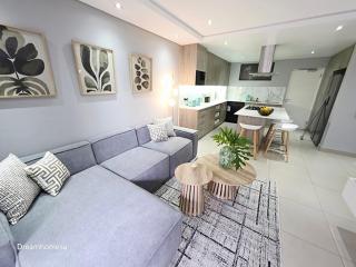 Ultra modern 3 bedroom garden apartment - 1