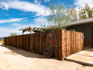 Eclectic Cabin Rental near Joshua Tree National Park - 8