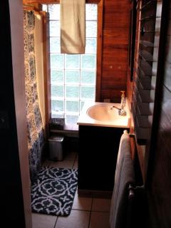 Charming Camping Cabin Rental with Enchanting Views in College Station, Texas - 9