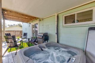 Private Retreat Hot Tub BBQ Grill Yard - 9