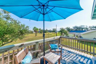 Private Retreat Hot Tub BBQ Grill Yard - 8