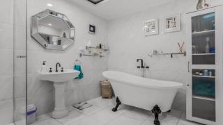 The Luxe Waterfront - 5