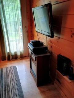 Romantic Cabin Rental for Two with a Private Hot Tub near St. Louis, Missouri - 4