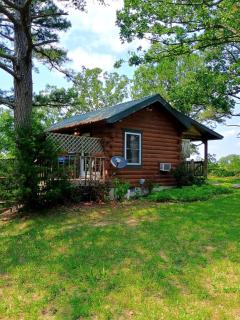 Romantic Cabin Rental for Two with a Private Hot Tub near St. Louis, Missouri - 1