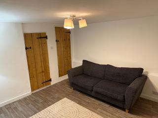 33 lowgate street - 8