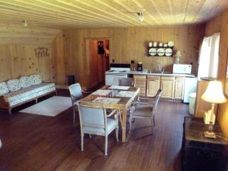 Rustic Cabin Rental in a Wild Meadow near Crater Lake National Park, Oregon - 9