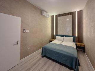 S8 Downtown Apartments with Optional Garage - 5