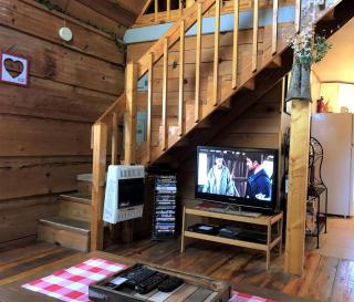 Romantic Log Cabin with Hot Tub near Cherokee National Forest, Tennessee - 3
